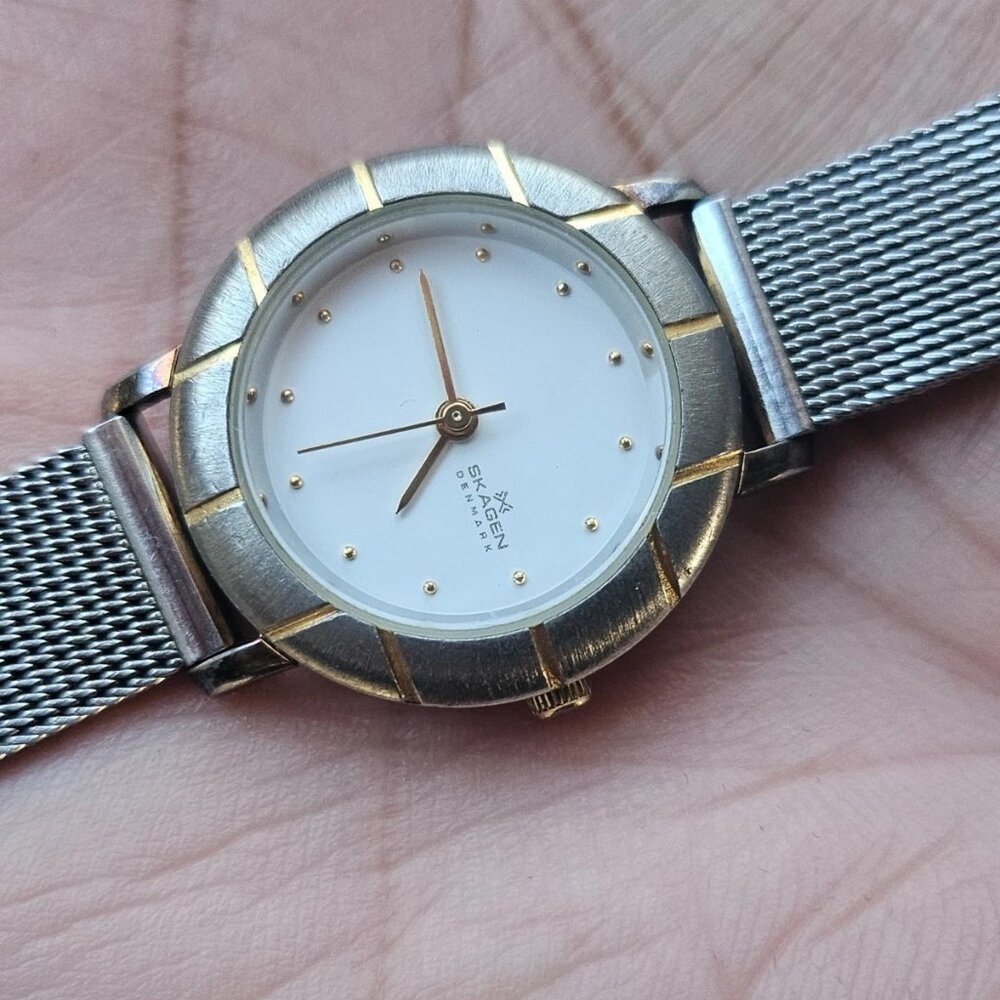 Skagen Denmark Women Wristwatch Silver/Gold Tone Bezel Analog Quartz Wrist Watch